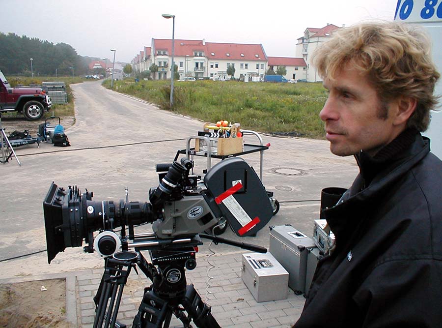 Unser Kameramann bei Dreharbeiten für einen Kinospielfilm mit einer klassischen 35mm Filmkamera.